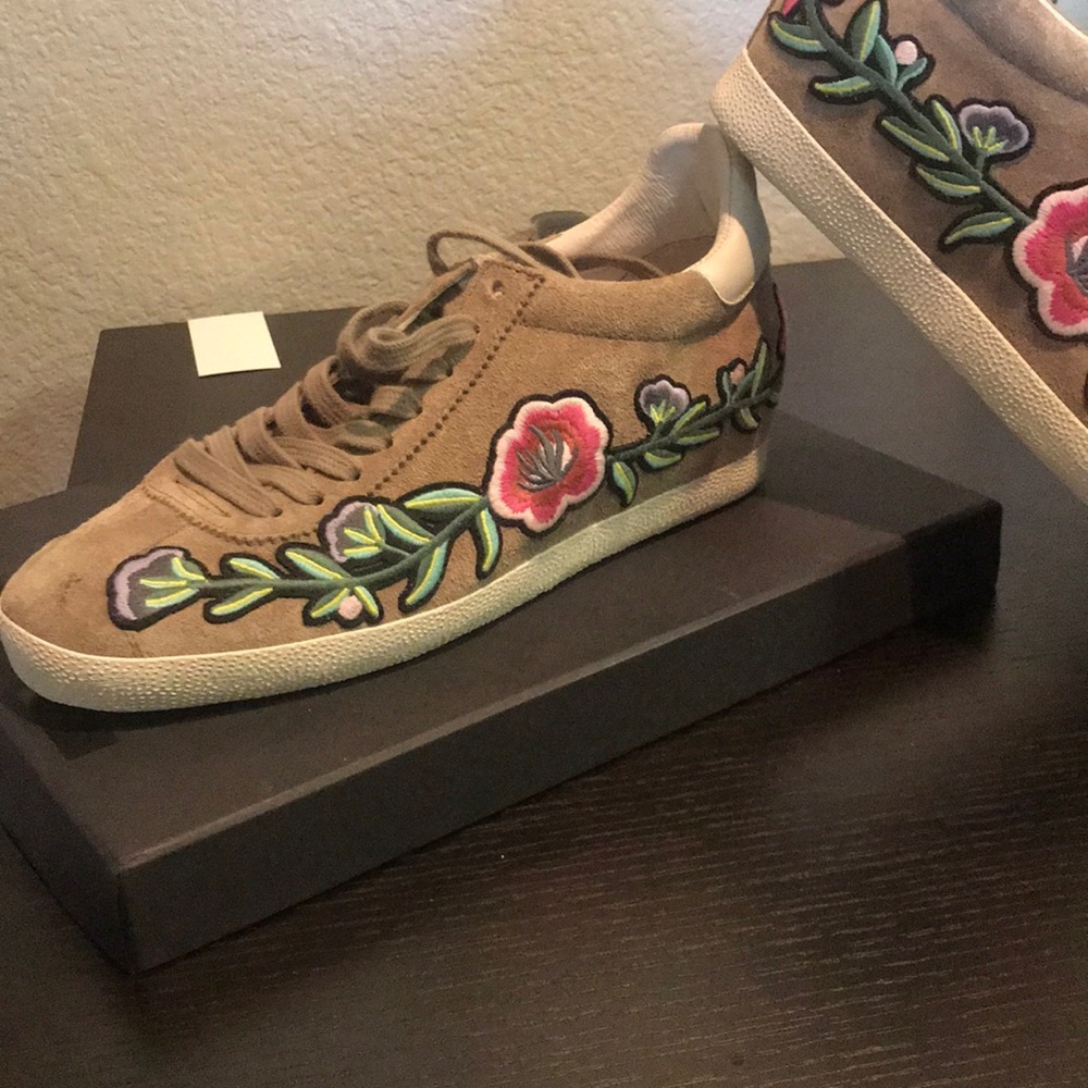Shoes - Picture 2 of 4